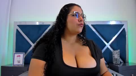 Snapshot of tiffanymiller01 chatting on 06.18.26 Tiffany Miller online show from 06.18.26