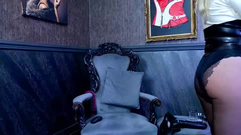 Snapshot of tiffanysia chatting on 03.12.25 Tiffany  Sia online show from 03.12.25