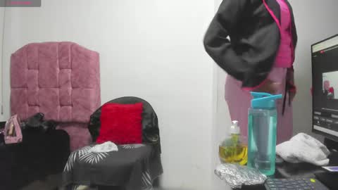 Snapshot of tihara_ladys chatting on 05.18.26 tihara_ladys online show from 05.18.26