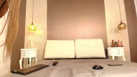 T I F F A N Y online show from 01.05.26