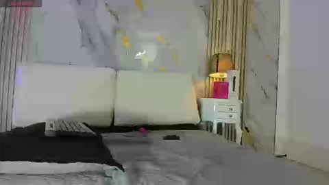 T I F F A N Y online show from 03.12.26