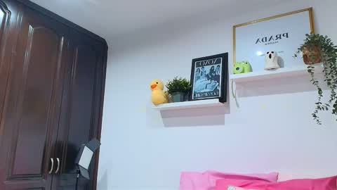 Tina Wild online show from 11.24.25