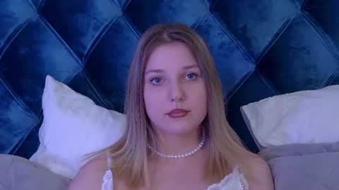 Snapshot of tinaburton chatting on 06.19.26 TinaBurton online show from 06.19.26