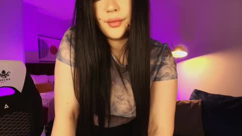 hi im curvy babyface girlie Tina online show from 02.07.26