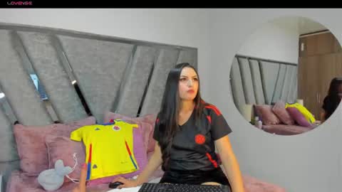 Snapshot of tink_fox chatting on 06.18.26 Tink online show from 06.18.26