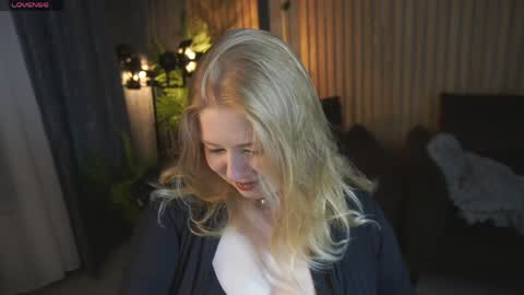 TinkerrBelll online show from 04.06.26