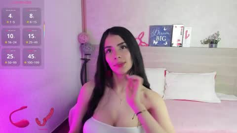 Snapshot of tinny_floor chatting on 10.10.25 tinny_floor online show from 10.10.25