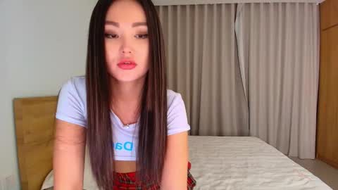 Snapshot of tiny_cute chatting on 03.02.25 Lia online show from 03.02.25