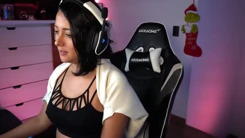 Snapshot of tiny_panther chatting on 12.06.24 Ana Molly online show from 12.06.24