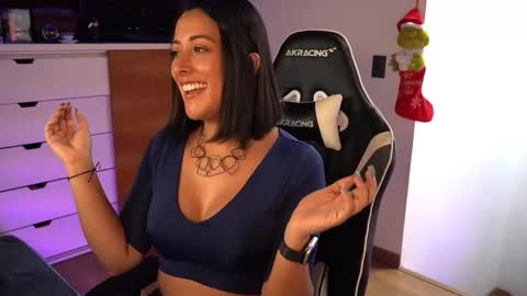 Snapshot of tiny_panther chatting on 12.07.24 Ana Molly online show from 12.07.24