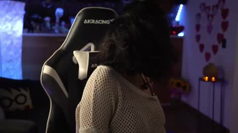 Snapshot of tiny_panther chatting on 02.14.25 Ana Molly online show from 02.14.25