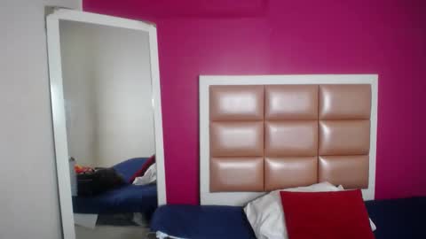 Snapshot of tiny_sarah1 chatting on 11.04.25 tiny_sarah1 online show from 11.04.25