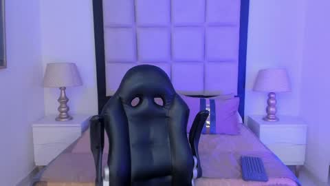 Snapshot of tiny_thomm chatting on 05.27.26 Thomm Independent Model online show from 05.27.26