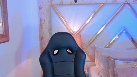Snapshot of tiny_thomm chatting on 07.16.26 Thomm Independent Model online show from 07.16.26