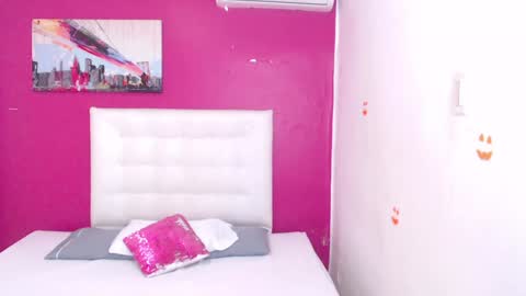 tiny_whore18 online show from 01.06.25