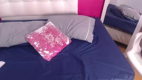 tiny_whore18 online show from 10.13.25