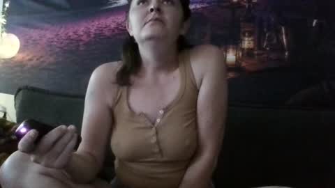 Snapshot of tinyassbossymilf chatting on 06.27.26 tinyassbossymilf online show from 06.27.26