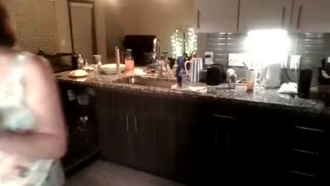 Snapshot of tinyassbossymilf chatting on 07.16.26 tinyassbossymilf online show from 07.16.26