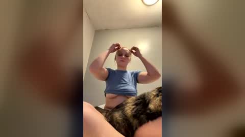 Snapshot of tinyblondebarbie chatting on 06.17.26 tinyblondebarbie online show from 06.17.26