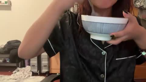 tinydaisy22 online show from 11.29.25