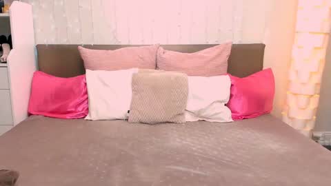 TinyDorina online show from 01.14.25