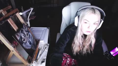 stage Kylie Sinner  brand CLITBAIT online show from 02.16.25