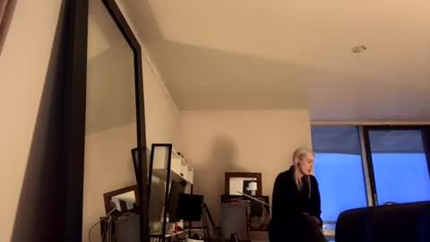 stage Kylie Sinner  brand CLITBAIT online show from 02.16.25