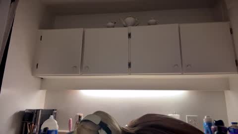 stage Kylie Sinner  brand CLITBAIT online show from 02.18.25