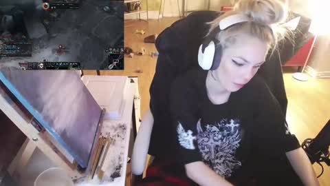 stage Kylie Sinner  brand CLITBAIT online show from 02.20.25