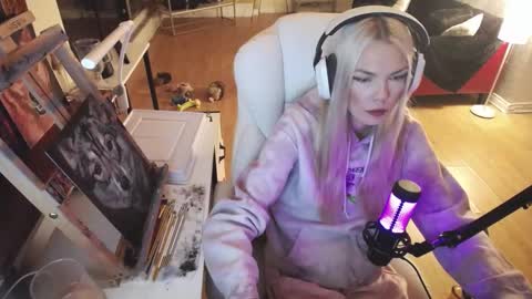 stage Kylie Sinner  brand CLITBAIT online show from 02.23.25