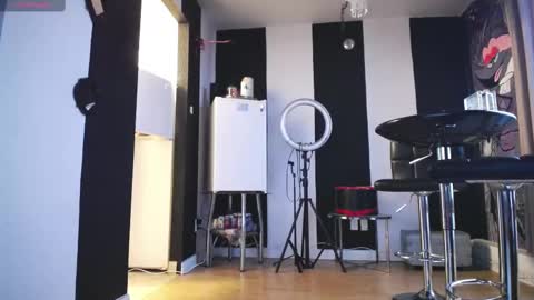 stage Kylie Sinner  brand CLITBAIT online show from 09.10.25