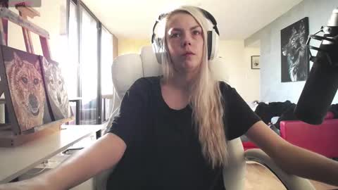 stage Kylie Sinner  brand CLITBAIT online show from 09.12.25