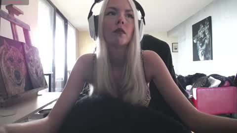 stage Kylie Sinner  brand CLITBAIT online show from 09.14.25