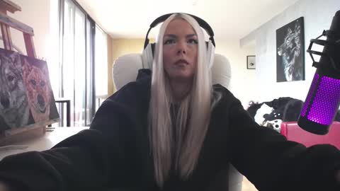 stage Kylie Sinner  brand CLITBAIT online show from 10.20.25