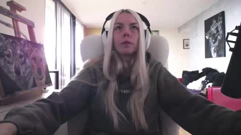 stage Kylie Sinner  brand CLITBAIT online show from 10.30.25