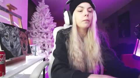 stage Kylie Sinner  brand CLITBAIT online show from 11.20.25