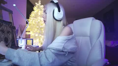 stage Kylie Sinner  brand CLITBAIT online show from 12.01.25