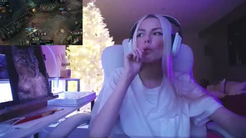 stage Kylie Sinner  brand CLITBAIT online show from 01.14.26