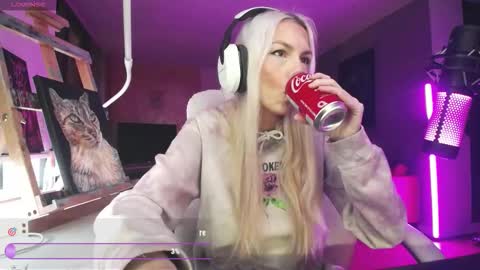 Snapshot of tinykylie chatting on 03.03.26 stage Kylie Sinner brand CLITBAIT online show from 03.03.26