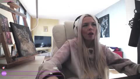 Snapshot of tinykylie chatting on 03.03.26 stage Kylie Sinner brand CLITBAIT online show from 03.03.26