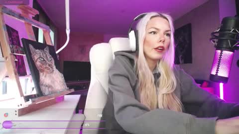 Snapshot of tinykylie chatting on 03.04.26 stage Kylie Sinner brand CLITBAIT online show from 03.04.26