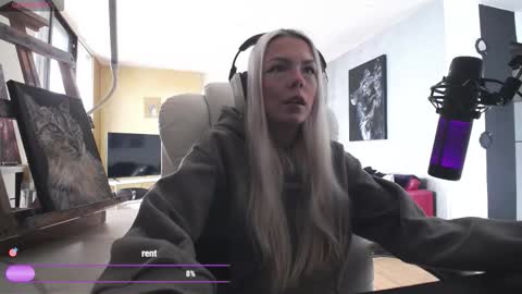 Snapshot of tinykylie chatting on 03.05.26 stage Kylie Sinner brand CLITBAIT online show from 03.05.26