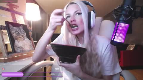 Snapshot of tinykylie chatting on 03.16.26 stage Kylie Sinner brand CLITBAIT online show from 03.16.26