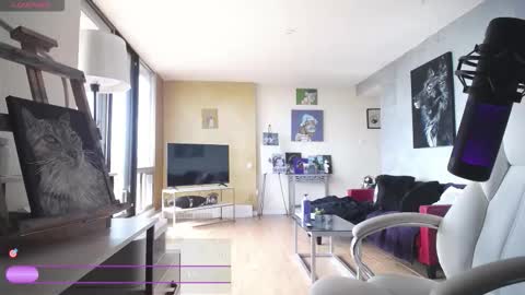 Snapshot of tinykylie chatting on 03.20.26 stage Kylie Sinner brand CLITBAIT online show from 03.20.26