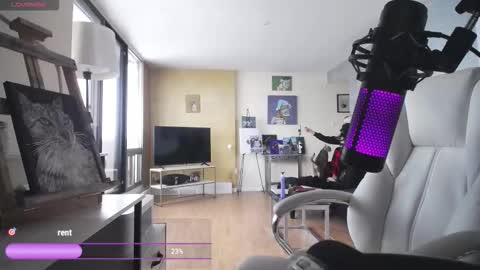 Snapshot of tinykylie chatting on 03.23.26 stage Kylie Sinner brand CLITBAIT online show from 03.23.26