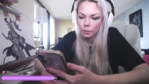 Snapshot of tinykylie chatting on 03.30.26 stage Kylie Sinner brand CLITBAIT online show from 03.30.26