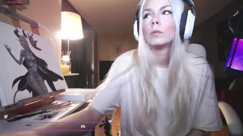 Snapshot of tinykylie chatting on 04.01.26 stage Kylie Sinner brand CLITBAIT online show from 04.01.26