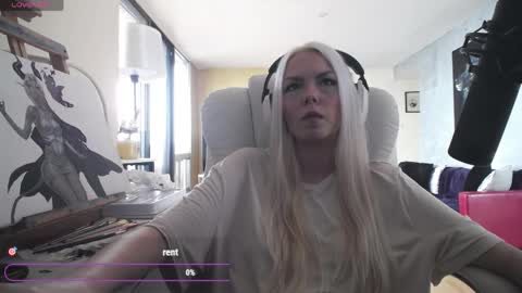 Snapshot of tinykylie chatting on 04.01.26 stage Kylie Sinner brand CLITBAIT online show from 04.01.26