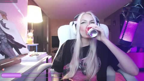 Snapshot of tinykylie chatting on 04.07.26 stage Kylie Sinner brand CLITBAIT online show from 04.07.26