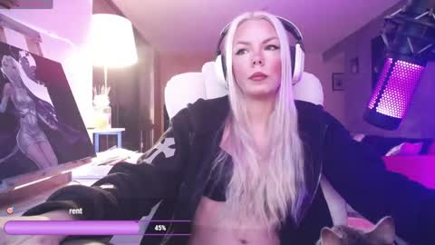 Snapshot of tinykylie chatting on 04.13.26 stage Kylie Sinner brand CLITBAIT online show from 04.13.26